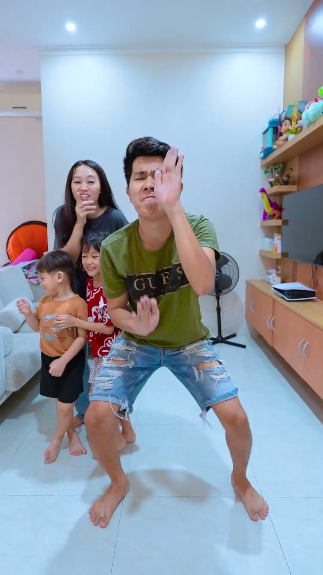 Papoy Joget Bareng Hantu??? #alethaabew